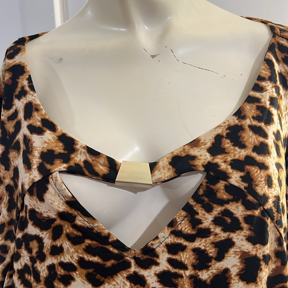 Women’s Size 4X leopards print long sleeve top - Picture 2 of 4